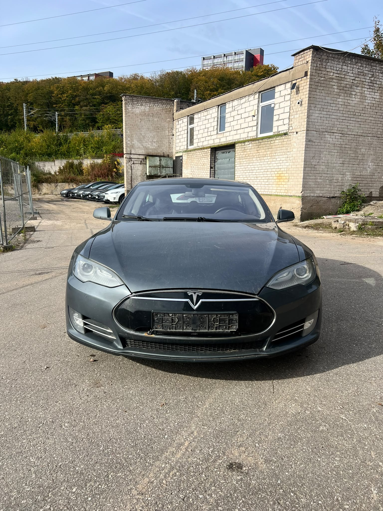 
								Model S P85+ full									