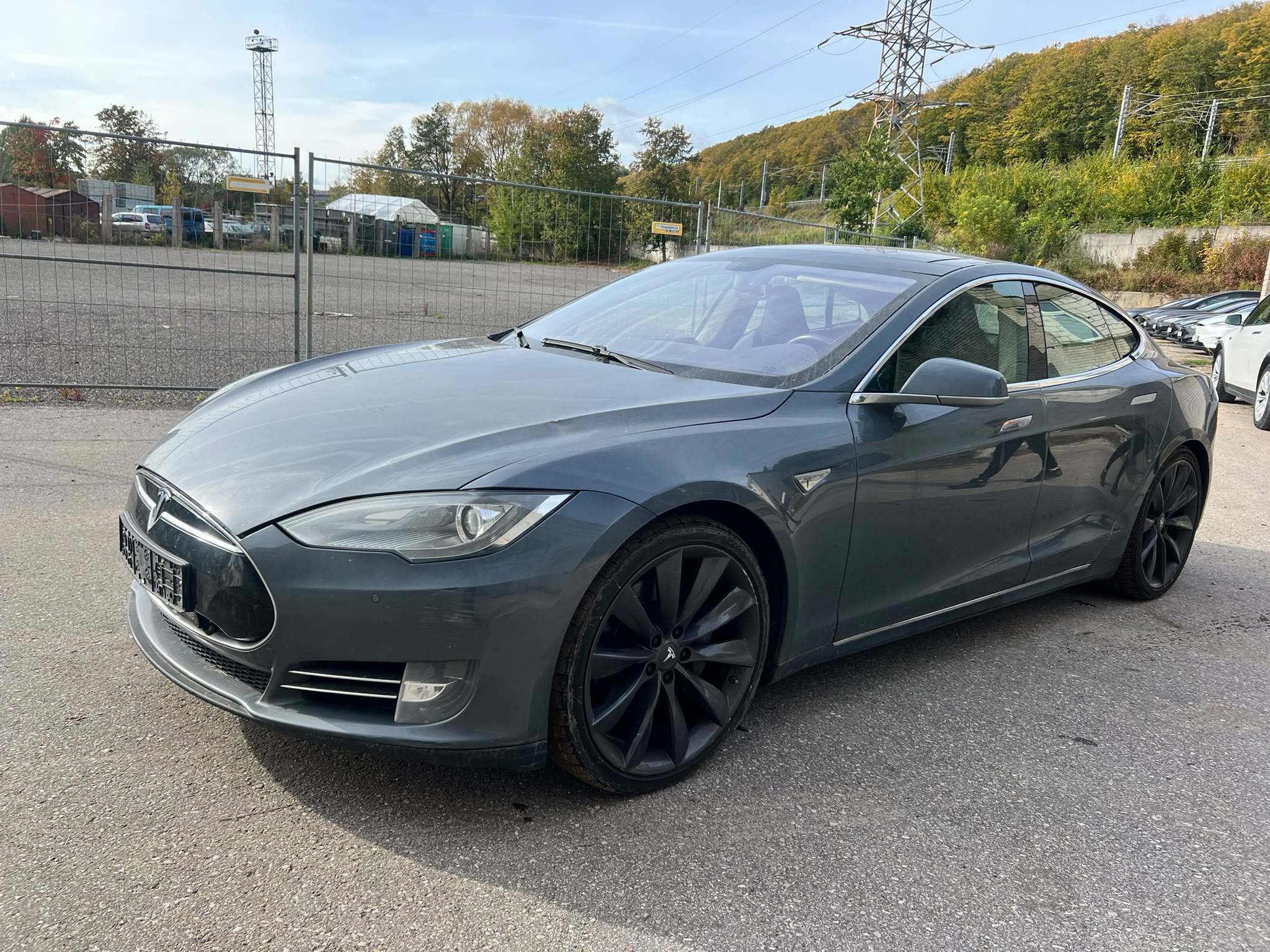 
								Model S P85+ full									