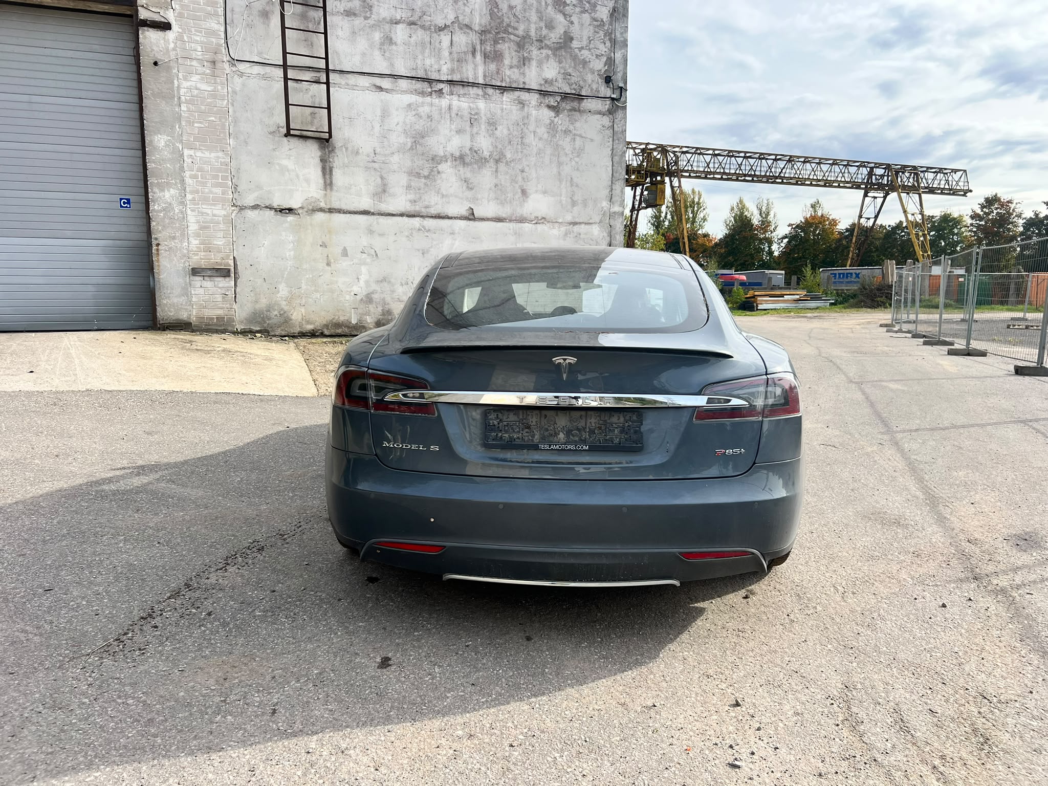 
								Model S P85+ full									