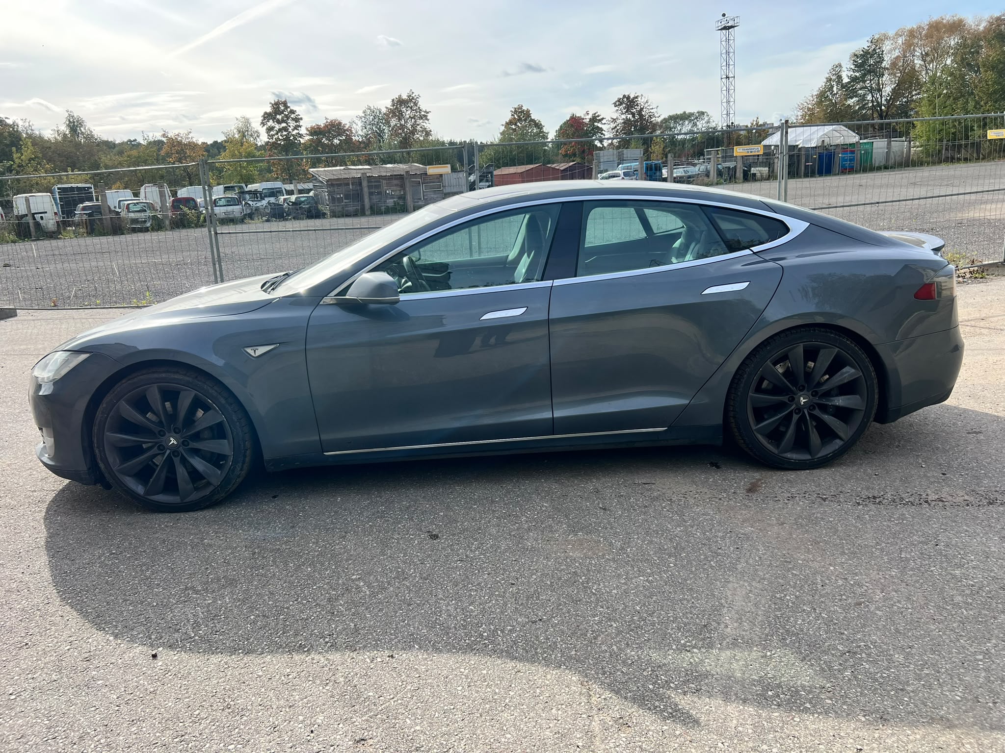 
								Model S P85+ full									