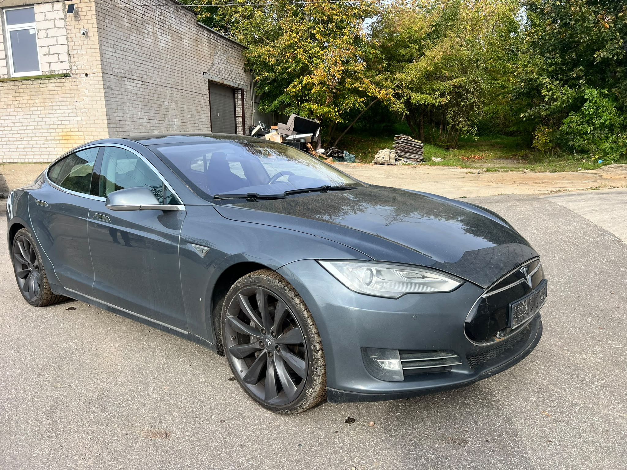 
								Model S P85+ full									