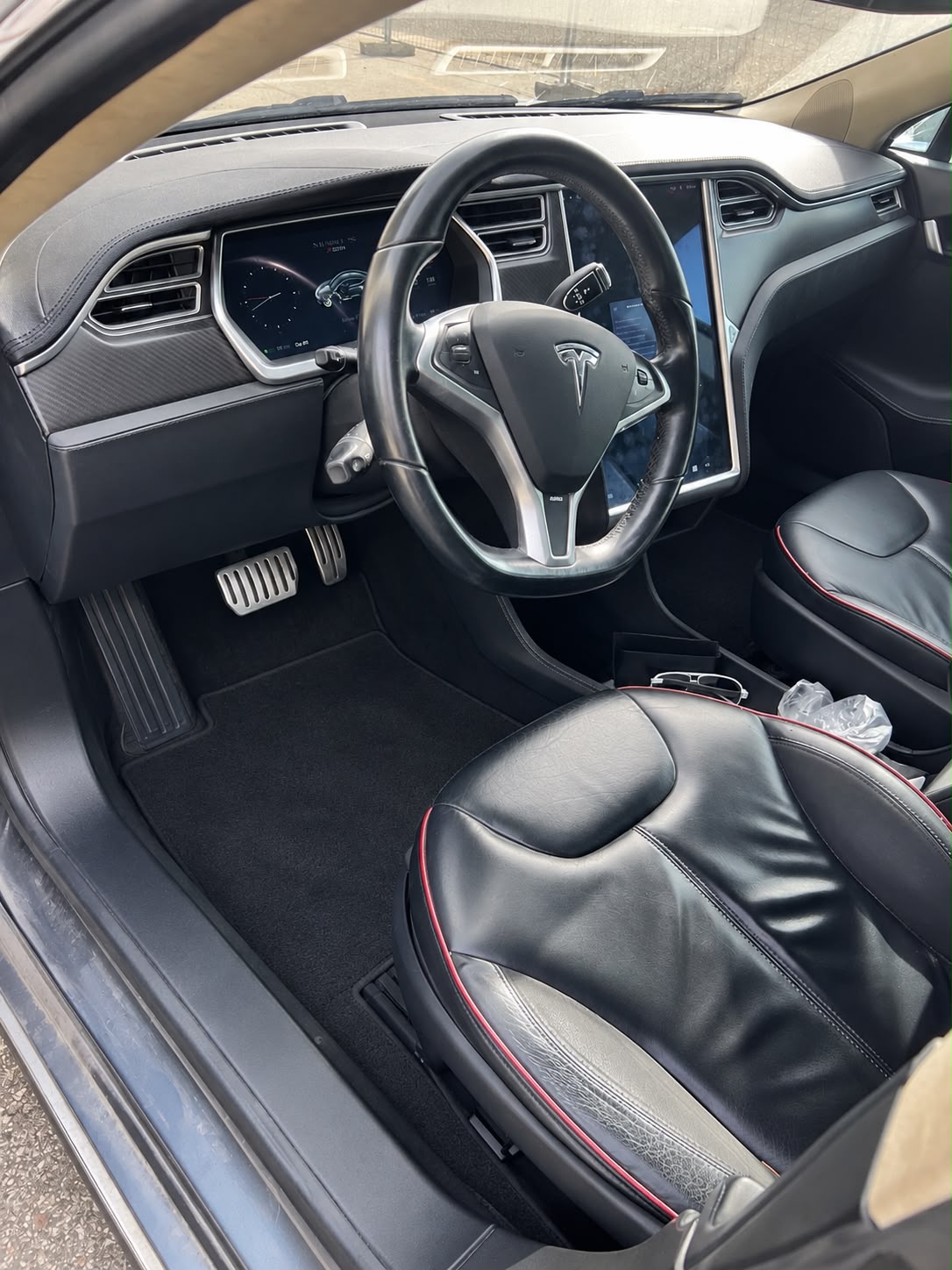 
								Model S P85+ full									