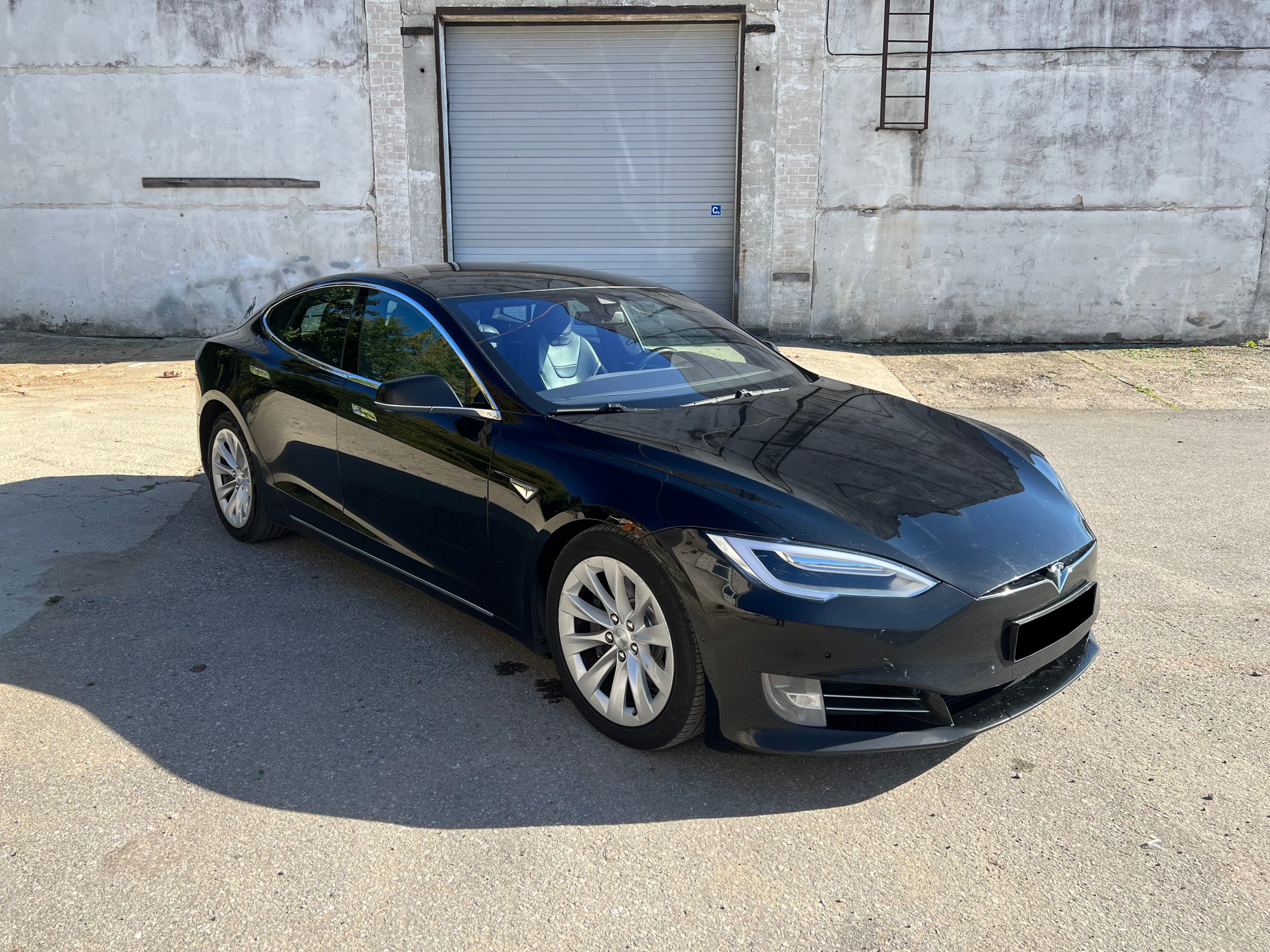 
								Model S 75D full									