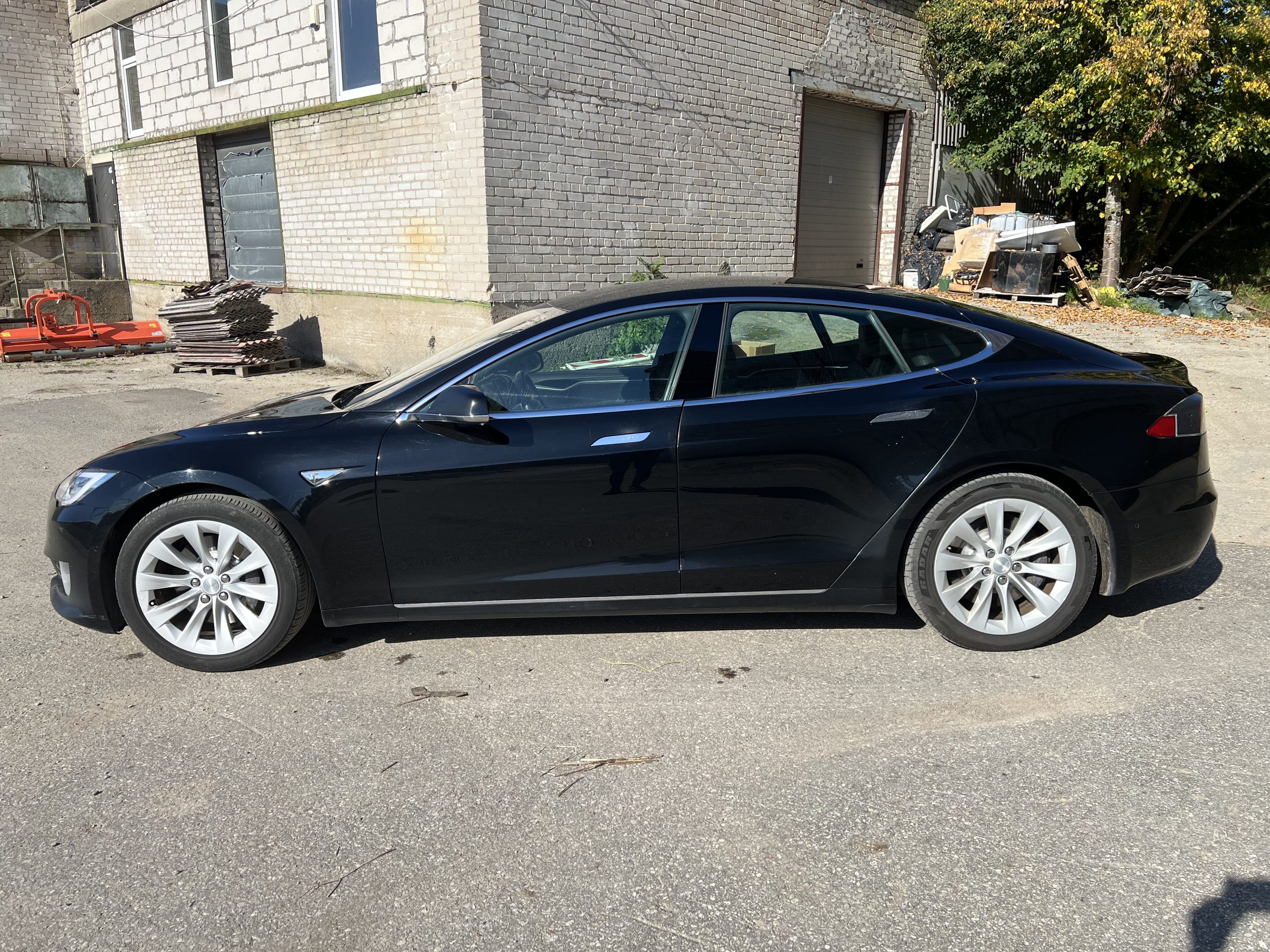 
								Model S 75D full									